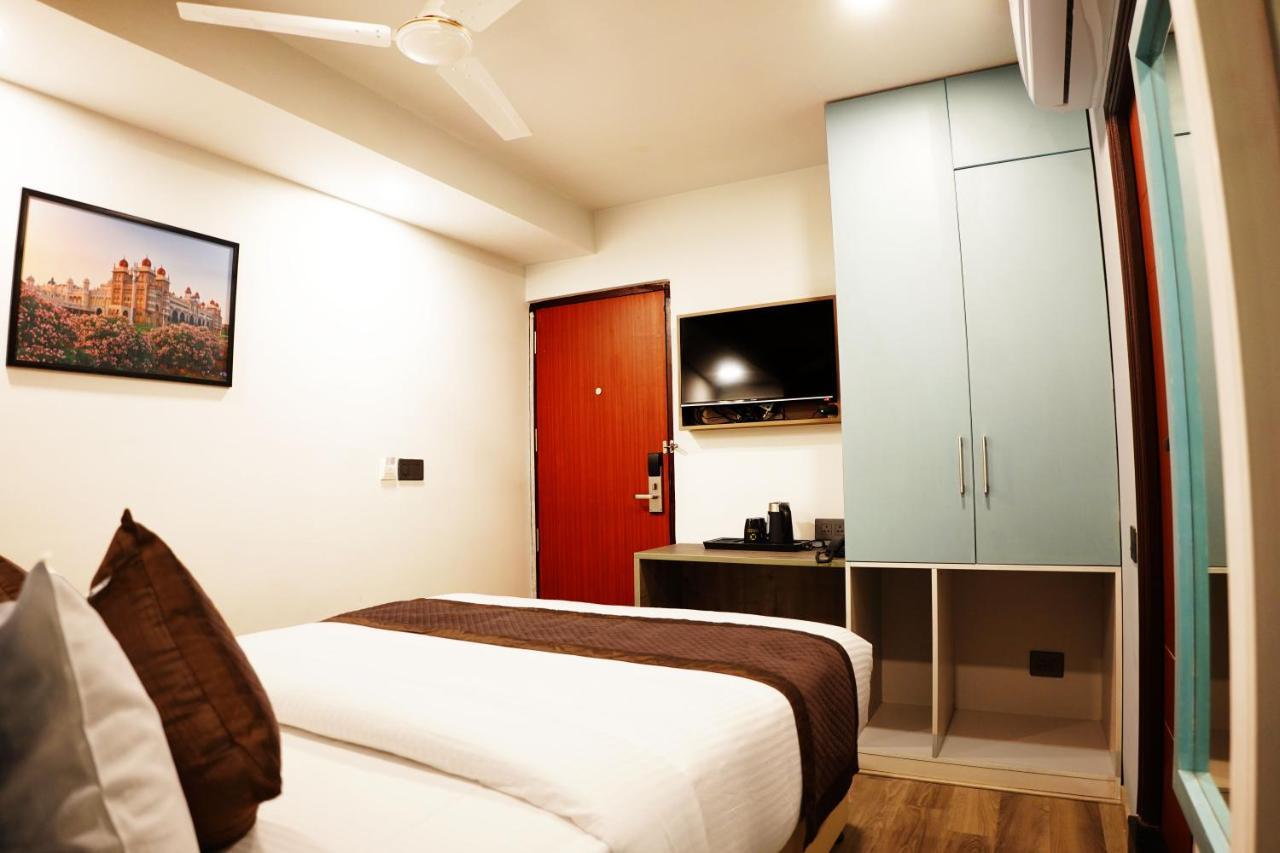 Dream Hotel - Richmond Бангалор Екстериор снимка